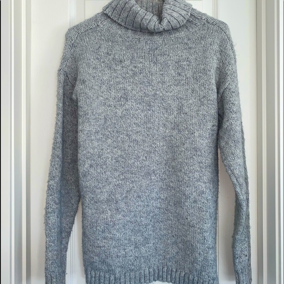 High-low turtle neck sweater - Picture 2 of 3